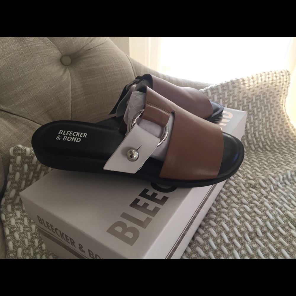 NWT. Bleecker & Bond Regina Sandals. Sz 8
